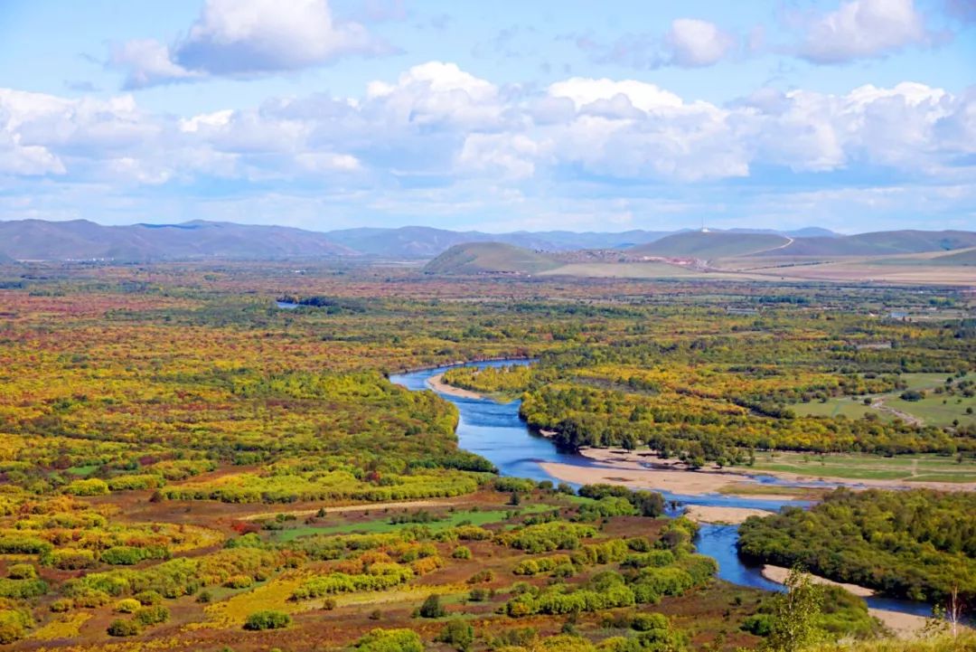 呼伦贝尔大草原，辽阔草原风光初现